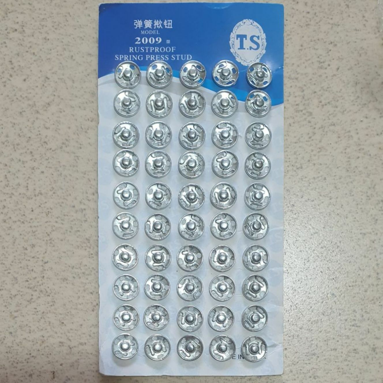 Titch Button Full Box – 1 Number | 8 Pata Black & White Tailoring Buttons